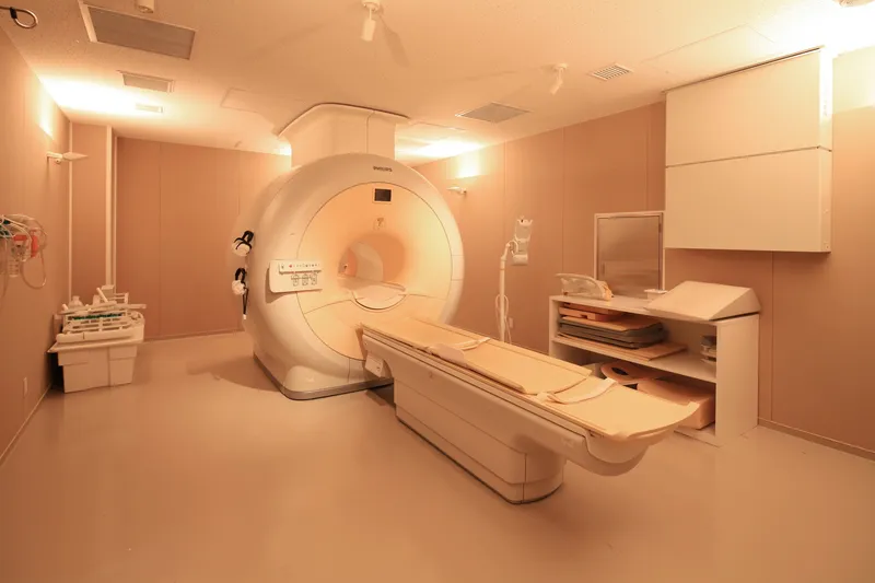 MR（magnetic resonance、核磁気共鳴画像検査）