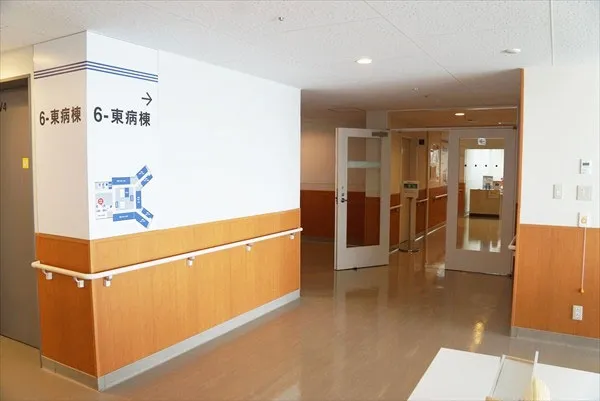 6階東病棟の入口