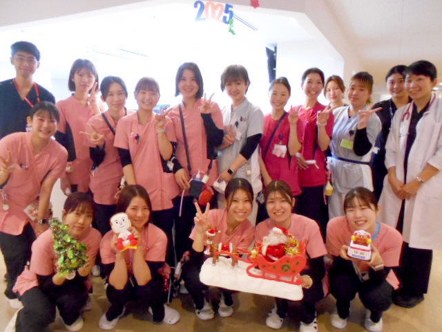 5階西病棟の医師と看護師の画像